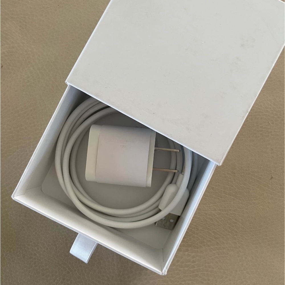 Vitruvi Move Diffuser - Picture 2 of 3